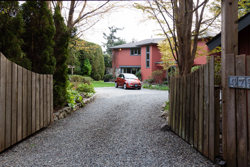 Illustration for article titled Pics from the Curbside: 2016-03-26 around Caulfeild Park, West Vancouver